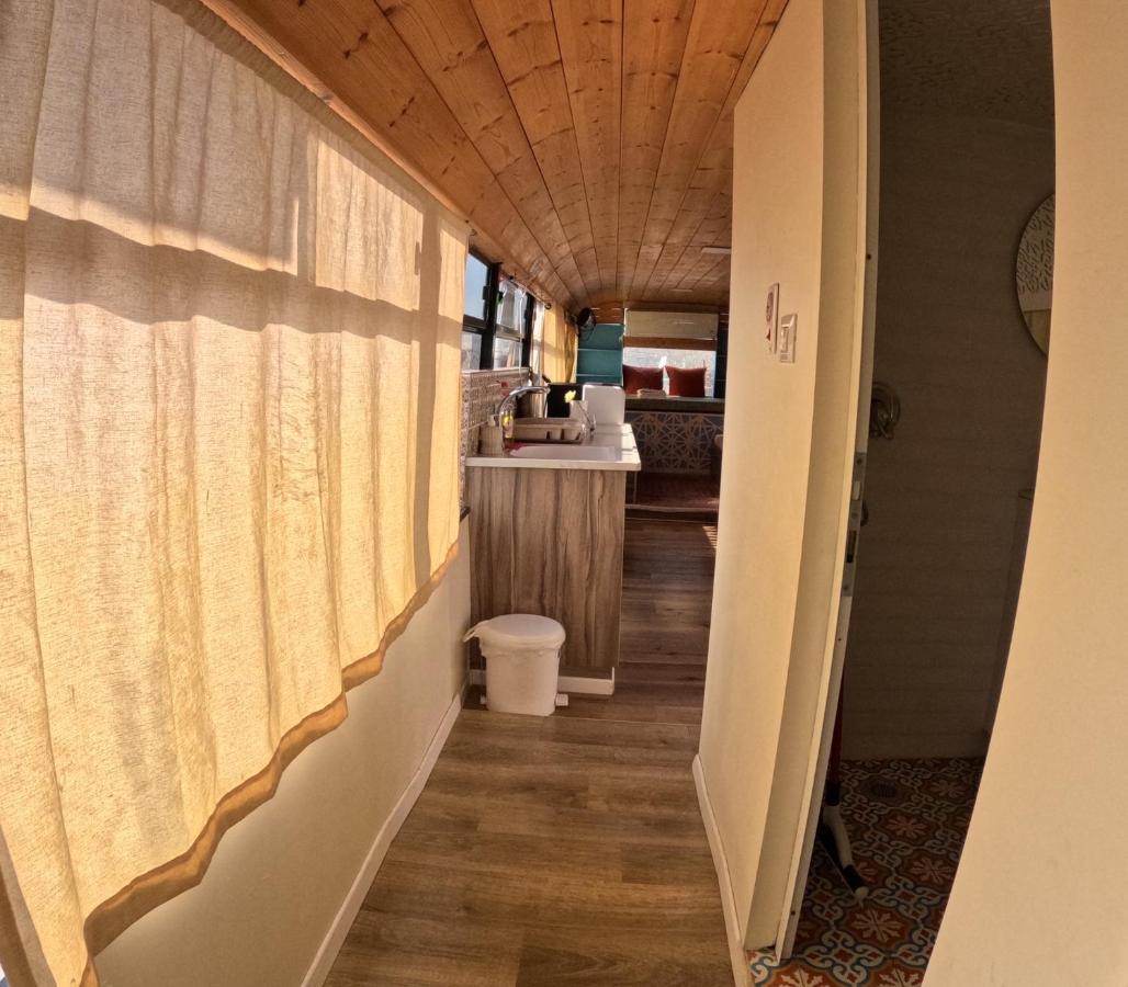 Apartament The Bus Madżdal Szams Zewnętrze zdjęcie